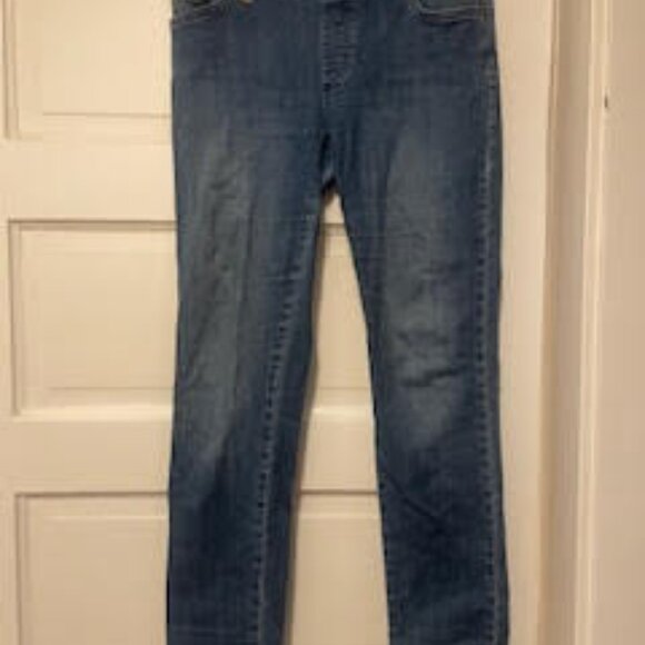 clothes - Picture 12 of 16